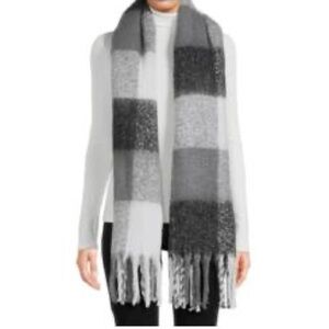 NWT TIME AND TRU BLACK GRAY PLAID SCARF ONE‎ SIZE